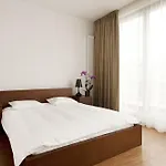 特里同公园公寓 *