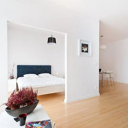 特里同公园公寓 *