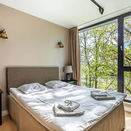 特里同公园公寓 *